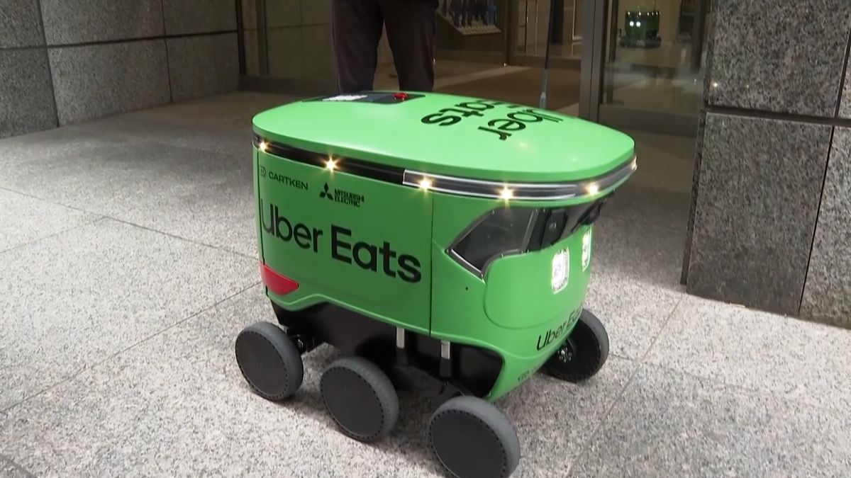 Video: Ulice Tokia brázdí robot, kterého nikdo neřídí. Doručuje jídlo